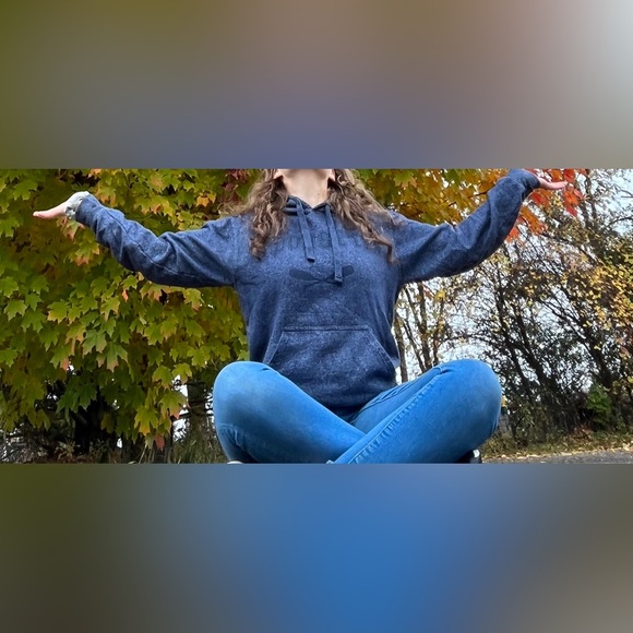 Unisex Roots Sweater - Picture 1 of 3